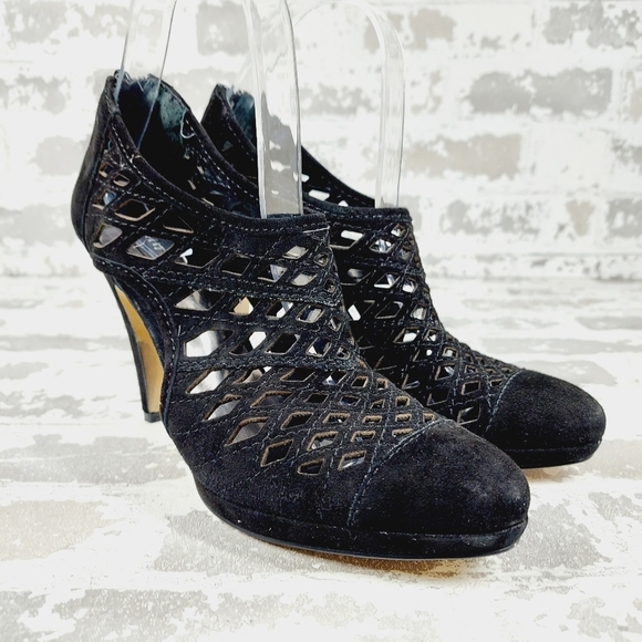 NEW Nine West Black Suede Laser Cut Back Zip High Heeled Booties F725 - Picture 4 of 12